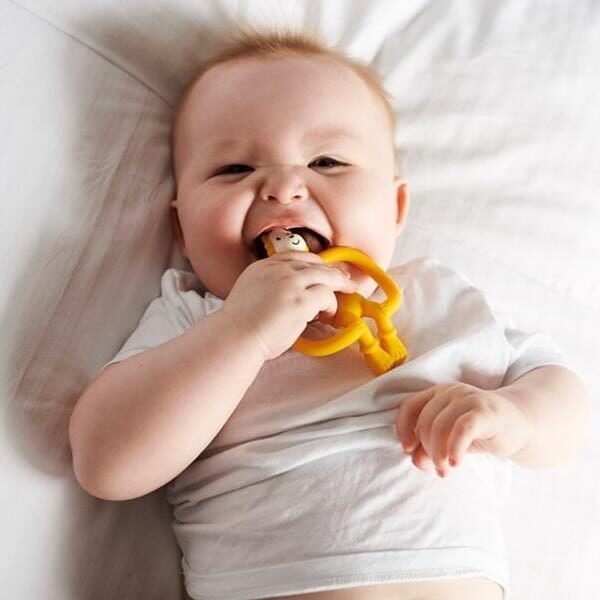matchstick-monkey-%ce%bc%ce%b1%cf%83%ce%b7%cf%84%ce%b9%ce%ba%cf%8c-mini-monkey-teether-yellow-mamaspharmacy