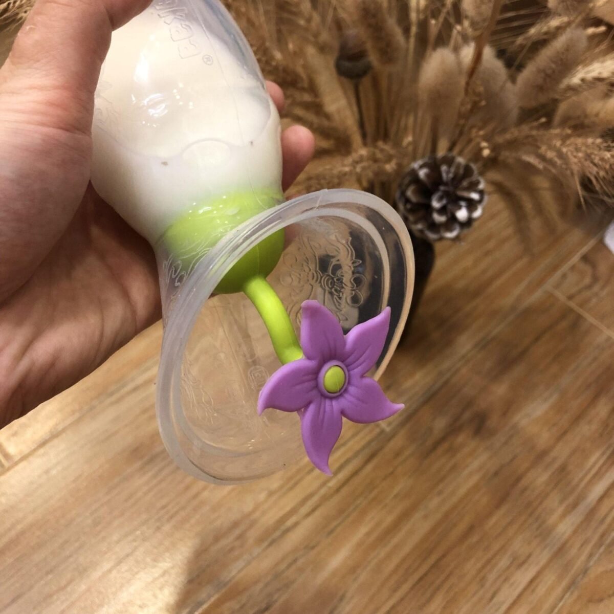 haakaa-flower-stopper-%cf%80%cf%8e%ce%bc%ce%b1-%ce%b8%ce%b7%ce%bb%ce%ac%cf%83%cf%84%cf%81%ce%bf%cf%85-%cf%83%ce%b9%ce%bb%ce%b9%ce%ba%cf%8c%ce%bd%ce%b7%cf%82-%ce%bc%cf%89%ce%b2-3