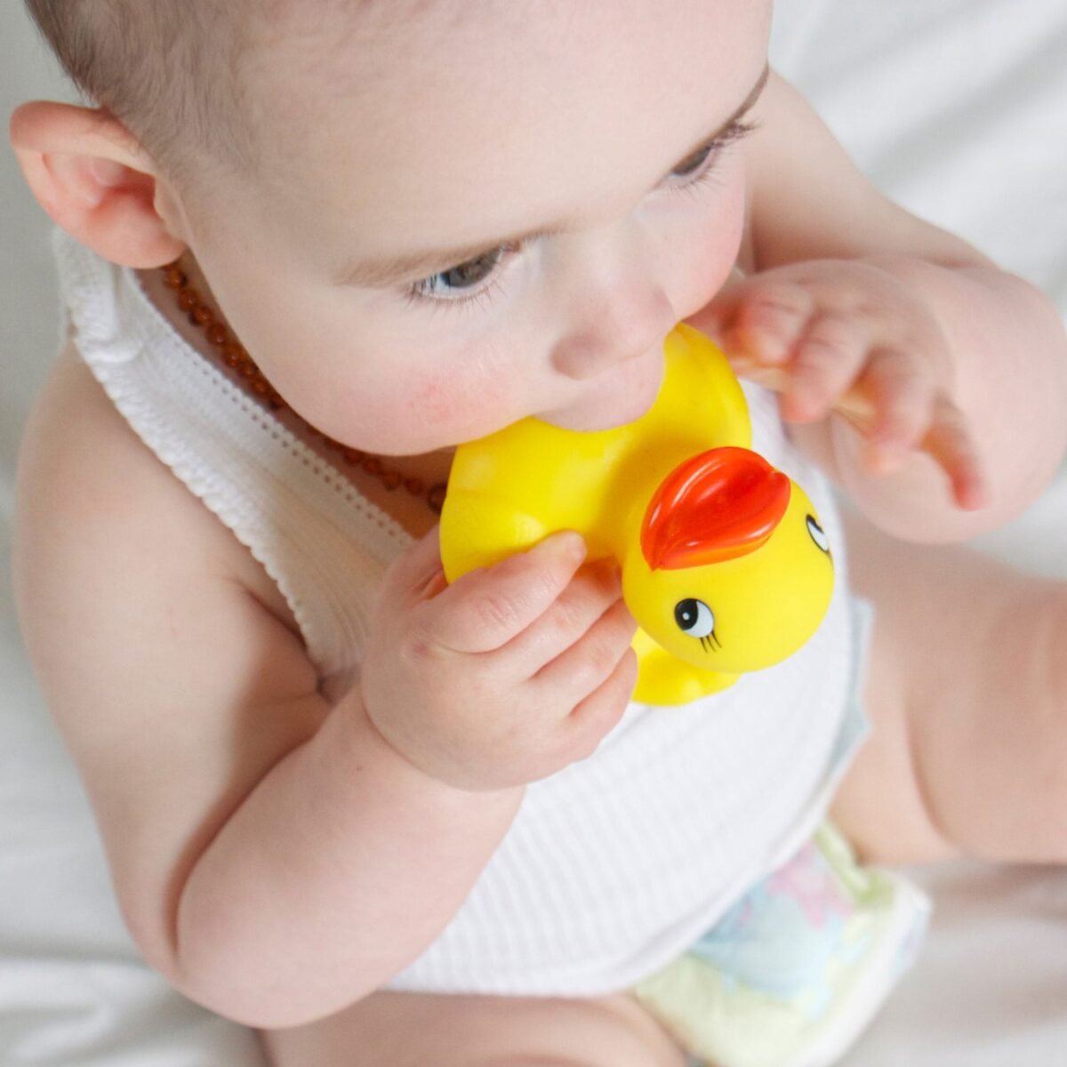 playgro-bath-duckie-%cf%80%ce%b1%cf%80%ce%ac%ce%ba%ce%b9-%ce%bc%cf%80%ce%ac%ce%bd%ce%b9%ce%bf%cf%85-6m-mamaspharmacy-5