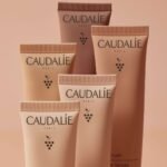 caudalie-vinocrush-skin-tint-%ce%b5%ce%bd%cf%85%ce%b4%ce%b1%cf%84%ce%b9%ce%ba%ce%ae-%ce%ba%cf%81%ce%ad%ce%bc%ce%b1-%cf%80%cf%81%ce%bf%cf%83%cf%8e%cf%80%ce%bf%cf%85-%ce%bc%ce%b5-%cf%87%cf%81%cf%8e