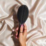 tangle-teezer-ultimate-styler-black-%ce%b2%ce%bf%cf%8d%cf%81%cf%84%cf%83%ce%b1-%ce%bc%ce%b1%ce%bb%ce%bb%ce%b9%cf%8e%ce%bd-%ce%b3%ce%b9%ce%b1-%cf%86%ce%b9%ce%bd%ce%af%cf%81%ce%b9%cf%83%ce%bc%ce%b1