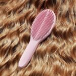 tangle-teezer-ultimate-styler-%ce%b2%ce%bf%cf%8d%cf%81%cf%84%cf%83%ce%b1-%ce%bc%ce%b1%ce%bb%ce%bb%ce%b9%cf%8e%ce%bd-%ce%b3%ce%b9%ce%b1-%cf%86%ce%b9%ce%bd%ce%af%cf%81%ce%b9%cf%83%ce%bc%ce%b1-stylin